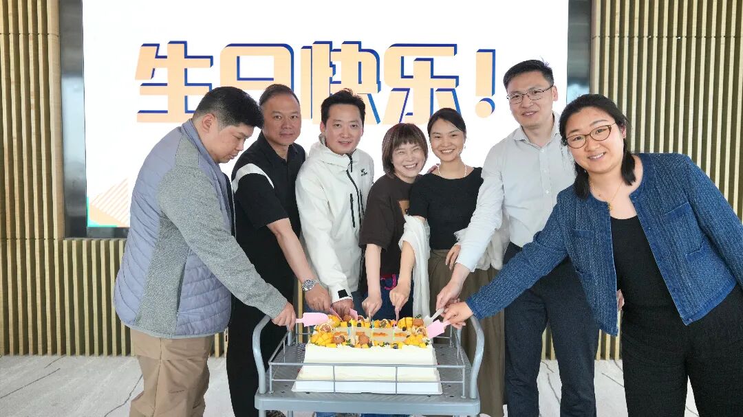 蛋糕合影 430.jpg